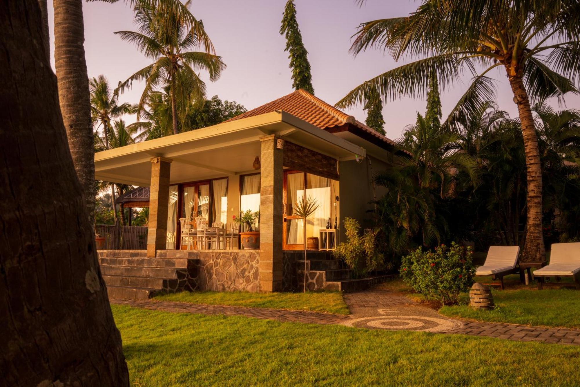 Relax Bali Dive & Spa Ocean Front Resort Tulamben Exterior foto